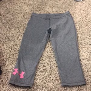 Grey Under Armour workout cropped pants. Sz small